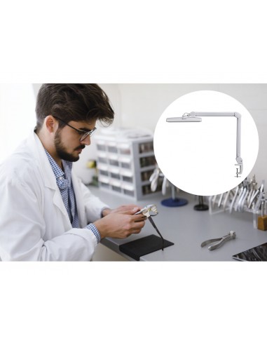 Lampara de escritorio maul led con pinza cabezal inclinable y giratorio color blanco