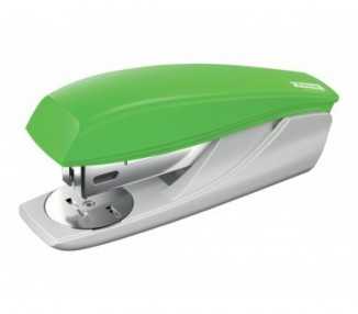 Grapadora petrus 210 reycle verde capacidad 25 hojas usa grapas 22/6