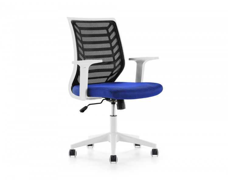 Silla rocada de oficina brazos regulables estructura blanca respaldo malla y asiento tela ignifuga azul