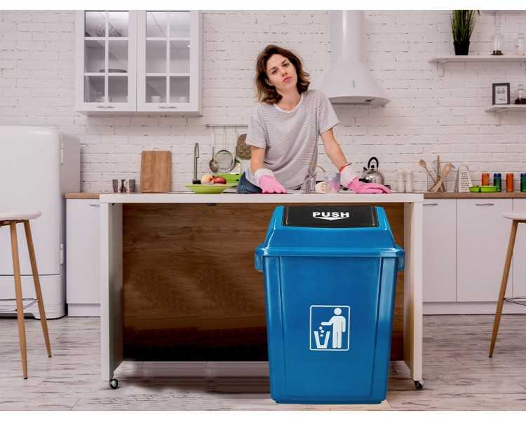 Papelera contenedor q-connect plastico con tapa de balancin 58 litros azul 470x330x760 mm