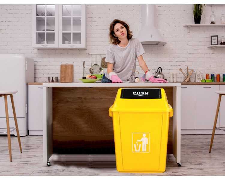 Papelera contenedor q-connect plastico con tapa de balancin 58 litros amarillo 470x330x760 mm
