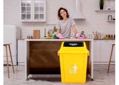 Papelera contenedor q-connect plastico con tapa de balancin 58 litros amarillo 470x330x760 mm