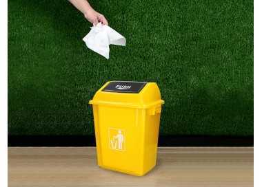 Papelera contenedor q-connect plastico con tapa de balancin 20 litros amarillo 340x240x450 mm Papelera contenedor q-connect plastico con tapa de balancin 20 litros amarillo 340x240x450 mm