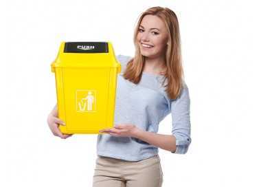 Papelera contenedor q-connect plastico con tapa de balancin 20 litros amarillo 340x240x450 mm Papelera contenedor q-connect plastico con tapa de balancin 20 litros amarillo 340x240x450 mm