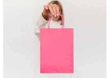 Bolsa papel q-connect celulosa rosa l con asa retorcida 320x400x14 mm