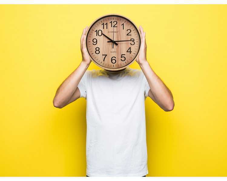 Reloj q-connect de pared de plastico redondo 25,7 cm movimiento silencioso color madera natural