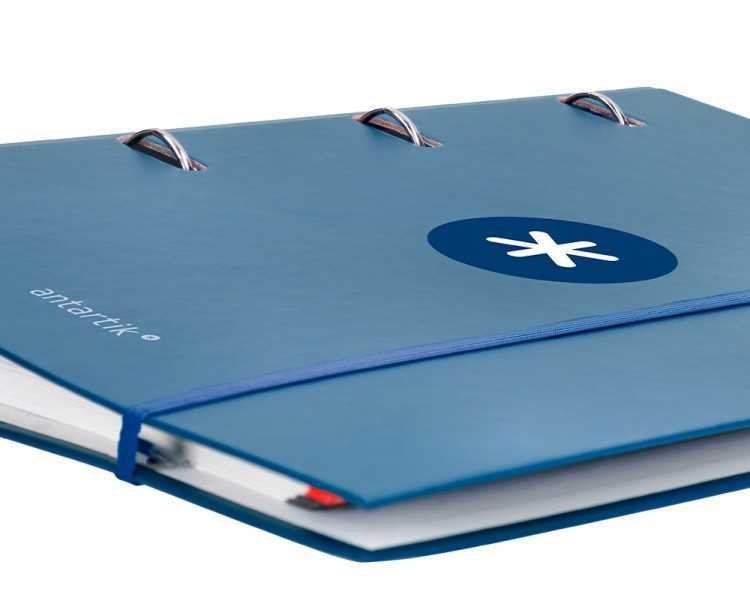 Carpeta con recambio antartik a4 cuadro 5mm forrada 4 anillas 40mm redondas con solapa color azul marino