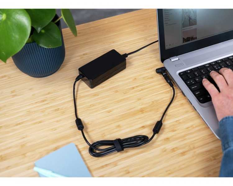Adaptador de corriente trust primo universal para portatil charger 19v-70w con 6 conectores