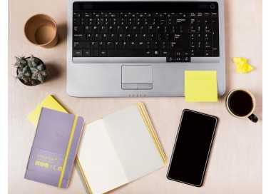 Cuaderno con gomilla antartik notes tapa blanda a6 hojas lisas morado y amarillo 100 hojas 80 gr fsc
