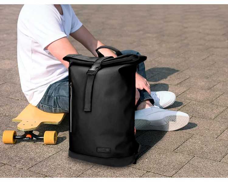 Cartera antartik mochila water proof enrollable diseño casual color negro 480x130x280 mm