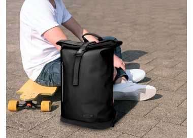 Cartera antartik mochila water proof enrollable diseño casual color negro 480x130x280 mm