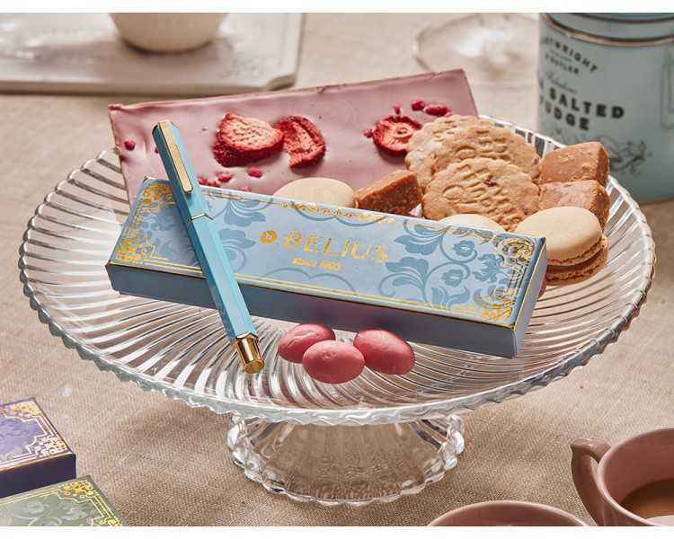 Boligrafo belius macaron bliss forma hexagonal color celeste y dorado tinta azul caja de diseño