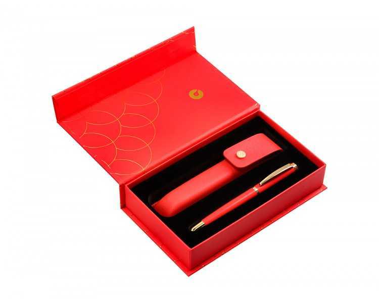 Pluma y estuche cuero belius passion dor aluminio textura cepillada color rojo y dorado tinta azul caja de diseño