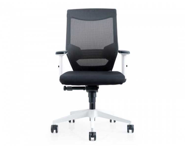 Silla rocada de oficina con brazos regulables y respaldo malla negro tapizada en tela ignifuga negro color blanco