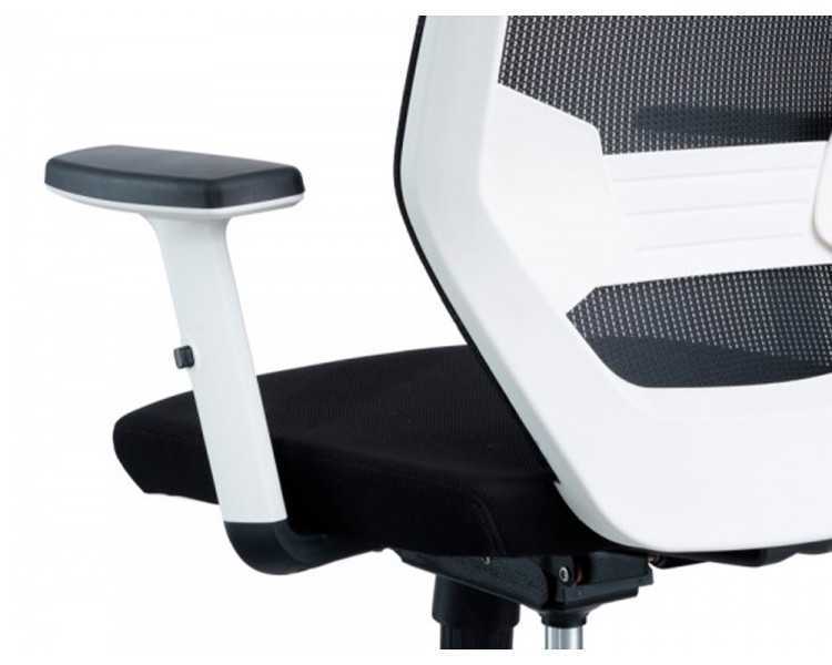 Silla rocada de oficina con brazos regulables y respaldo malla negro tapizada en tela ignifuga negro color blanco