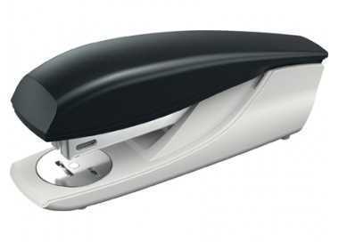 Grapadora petrus 235 color negro capacidad 20 hojas usa grapas 22/6 24/6 y 26/6