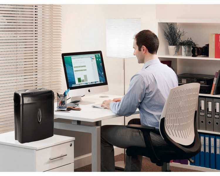 Destructora de documentos q-connect kf17970 capacidad de corte 6 h destruye grapas clips y tarjetas papelera 14l