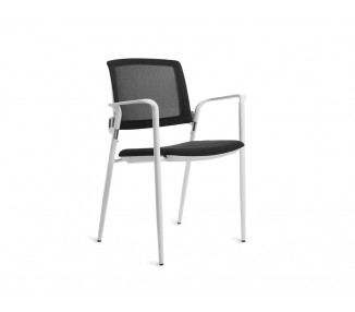 Silla rocada confidente brazos fijos estructura metalica blanca asiento tela ignifuga respaldo de malla